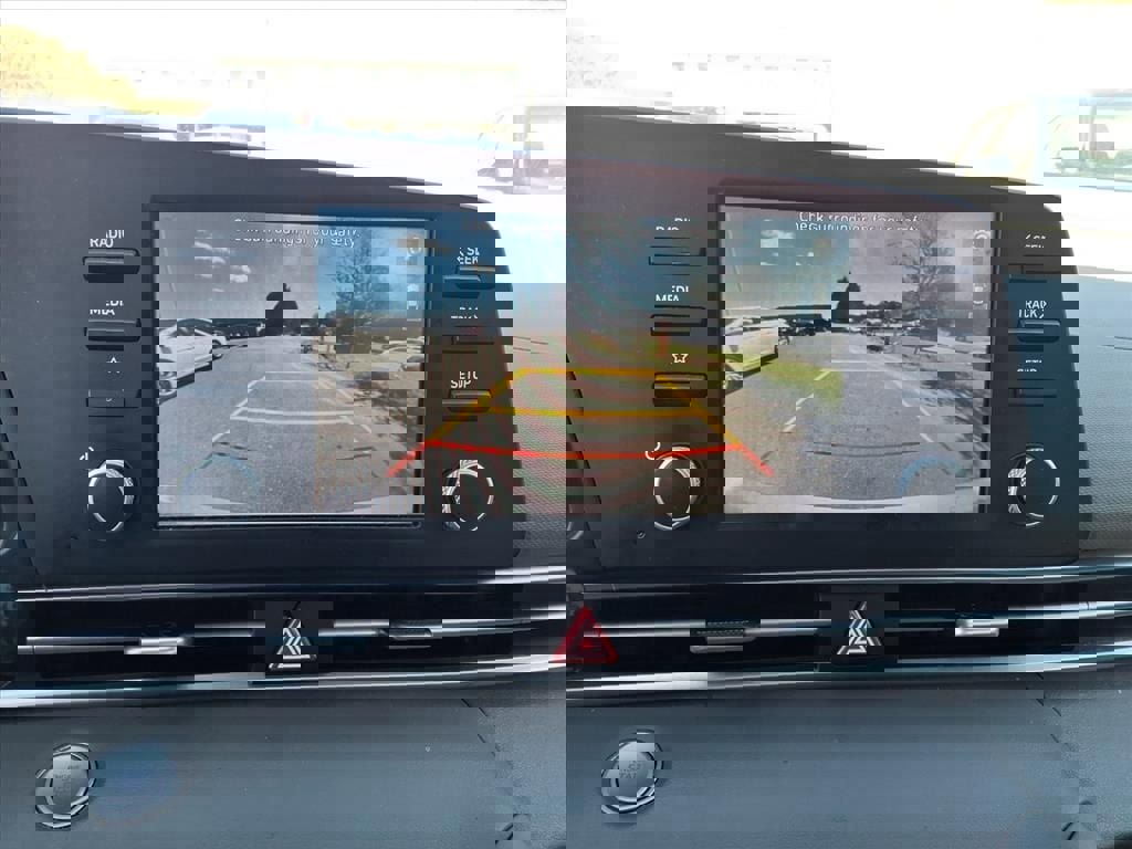 Used 2023 Hyundai Elantra Blue image 9