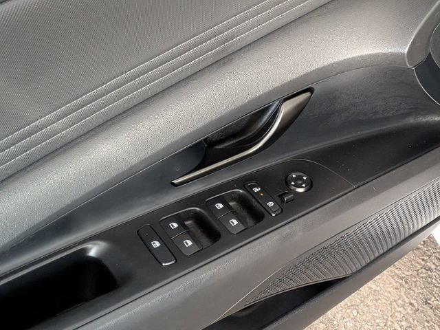 Used 2025 Hyundai Elantra SEL FWD image 9