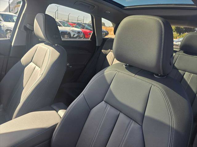 Used 2025 Audi Q5 Premium w/ Convenience Package AWD/4WD image 24