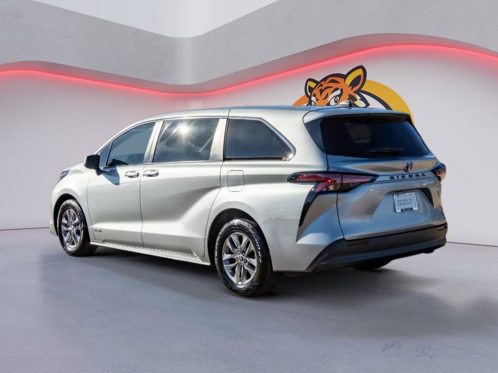Used 2021 Toyota Sienna LE image 7