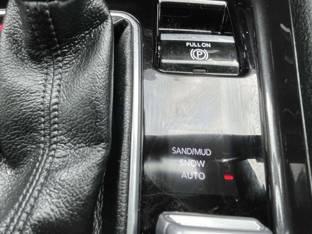 Used 2025 Jeep Compass Latitude AWD/4WD image 37