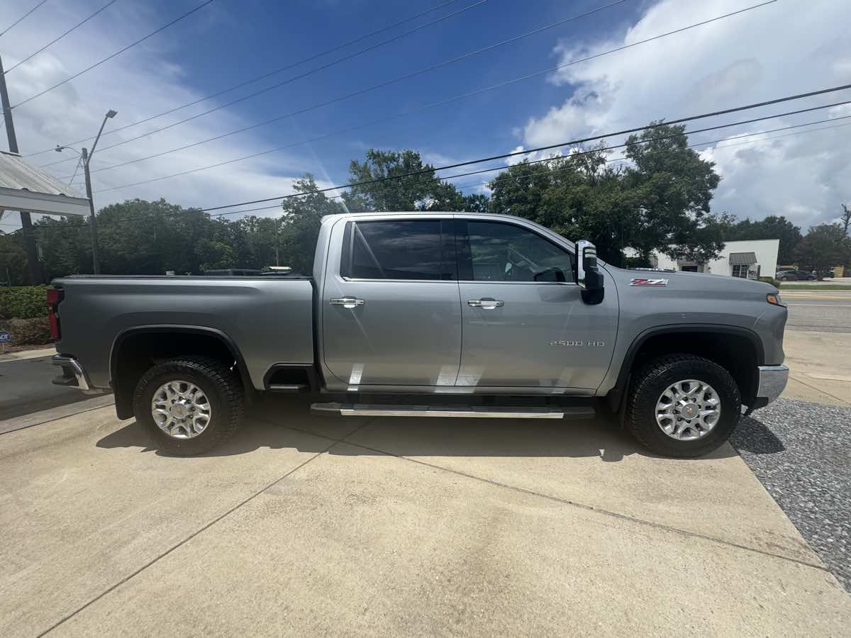 Used 2024 Chevrolet Silverado 2500 LTZ w/ LTZ Plus Package AWD/4WD image 5