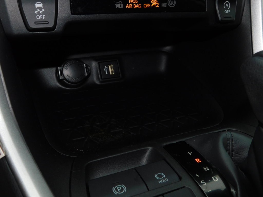 Used 2024 Toyota RAV4 LE AWD/4WD image 33