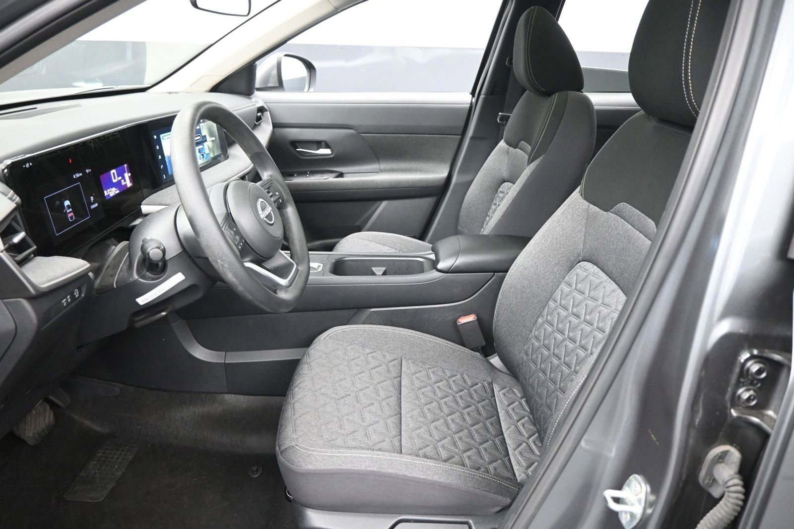 Certified 2025 Nissan Kicks SV w/ SV Premium Package FWD image 9