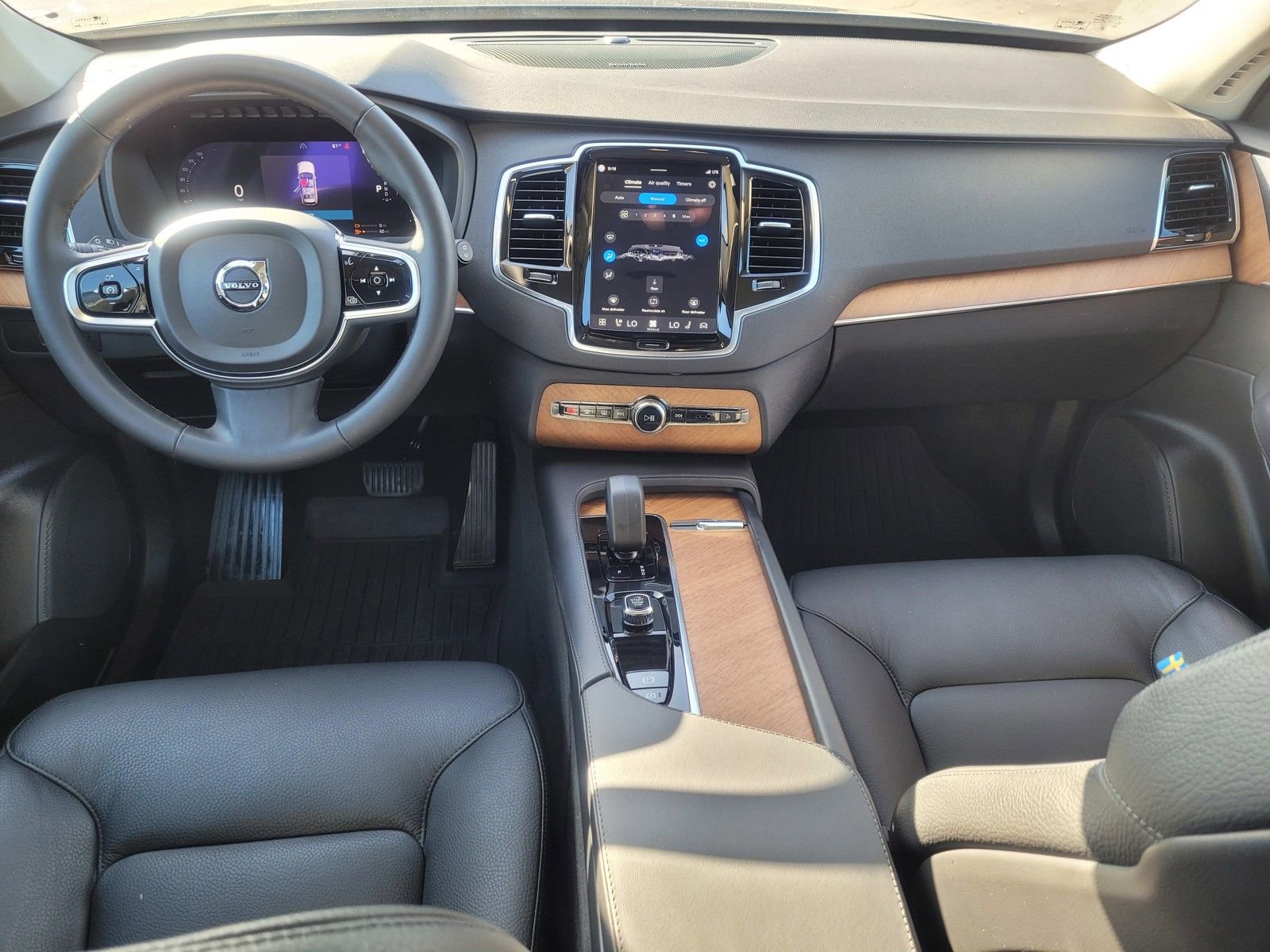 Certified 2024 Volvo XC90 T8 Plus w/ Protection Package Premier image 12