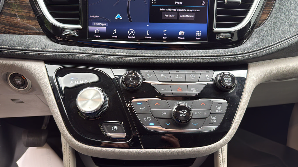 Used 2022 Chrysler Pacifica Limited FWD image 31