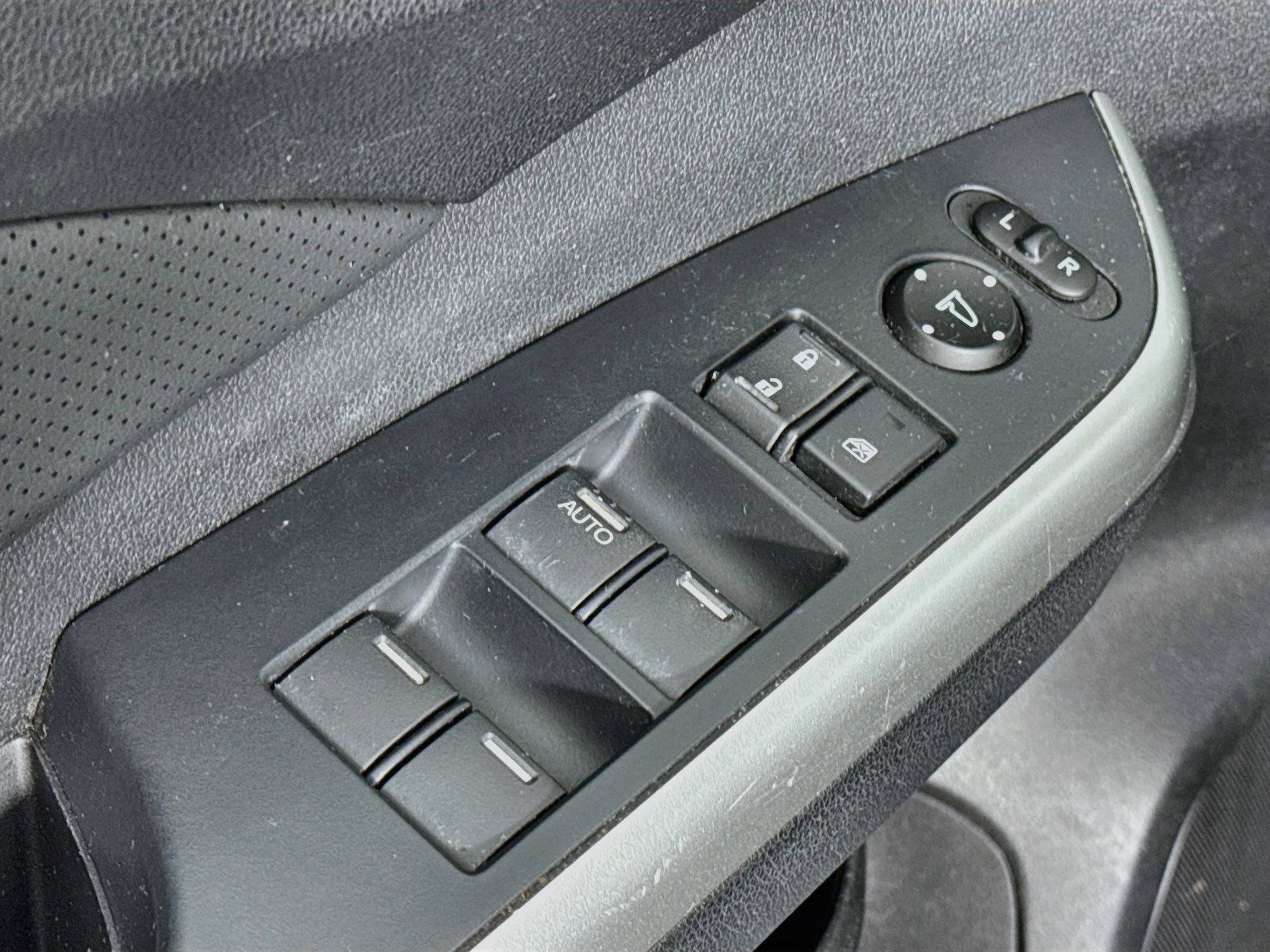 Used 2015 Honda CR-V EX-L image 17