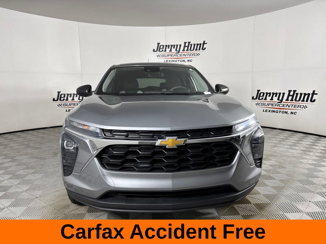 Used 2024 Chevrolet Trax LS w/ Driver Confidence Package FWD image 3