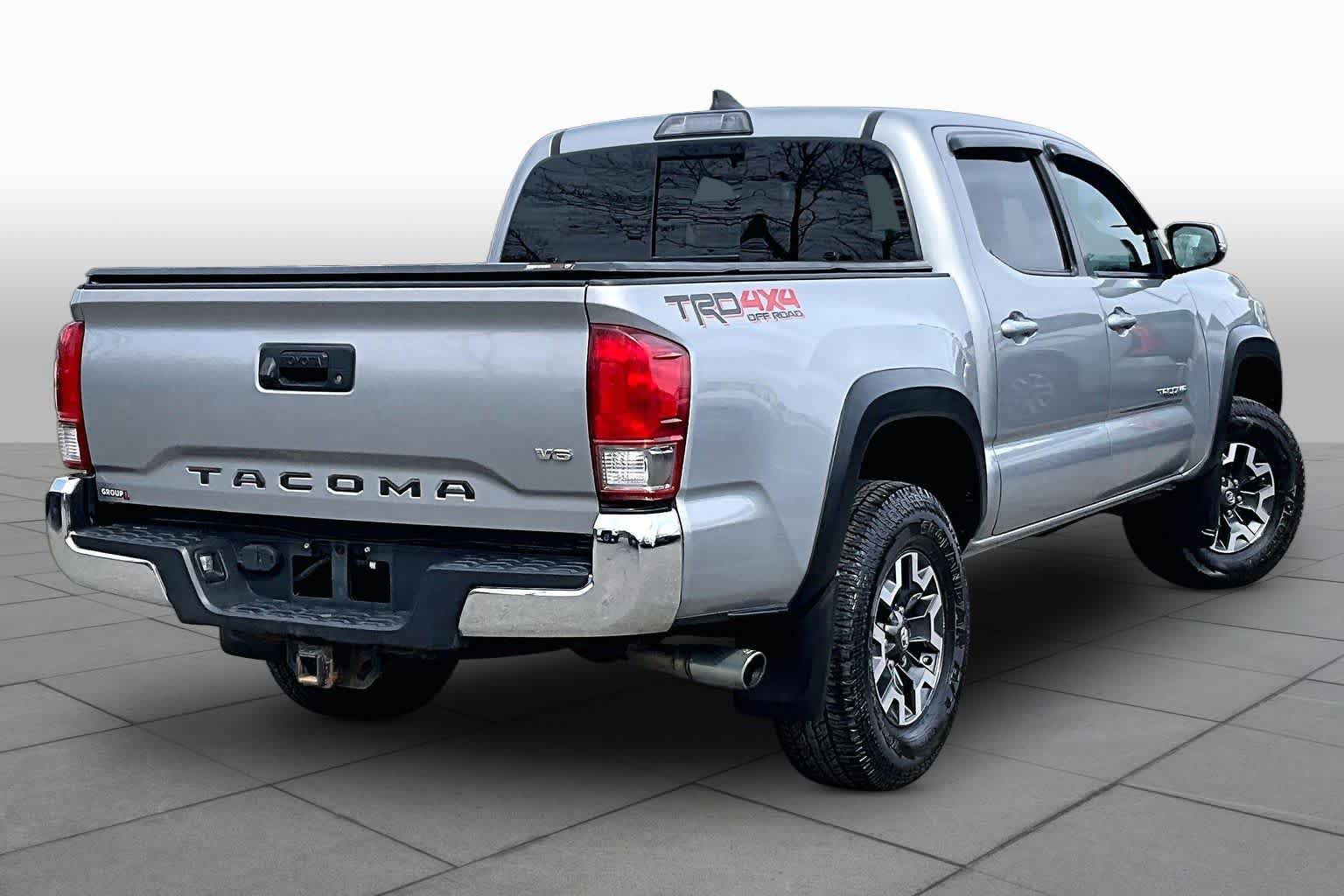 Certified 2017 Toyota Tacoma TRD Off-Road w/ Tow Package (A/T) AWD/4WD image 13