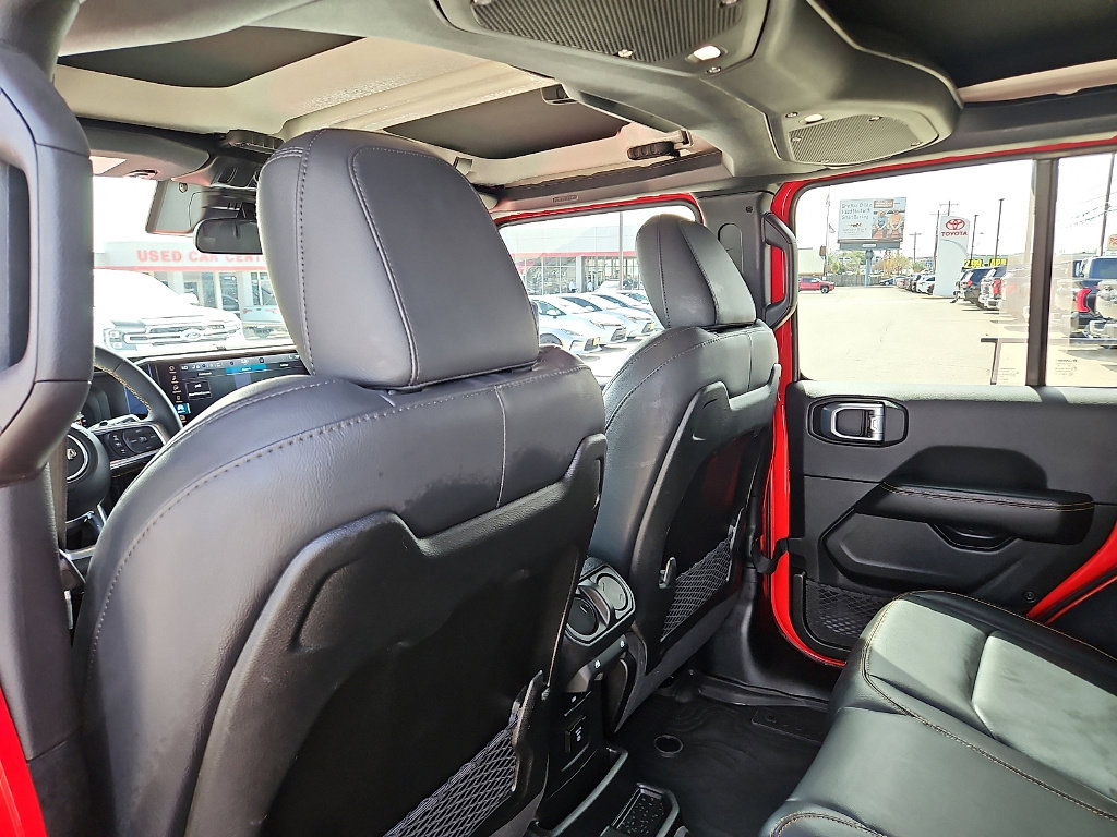 Used 2024 Jeep Wrangler Sahara image 9