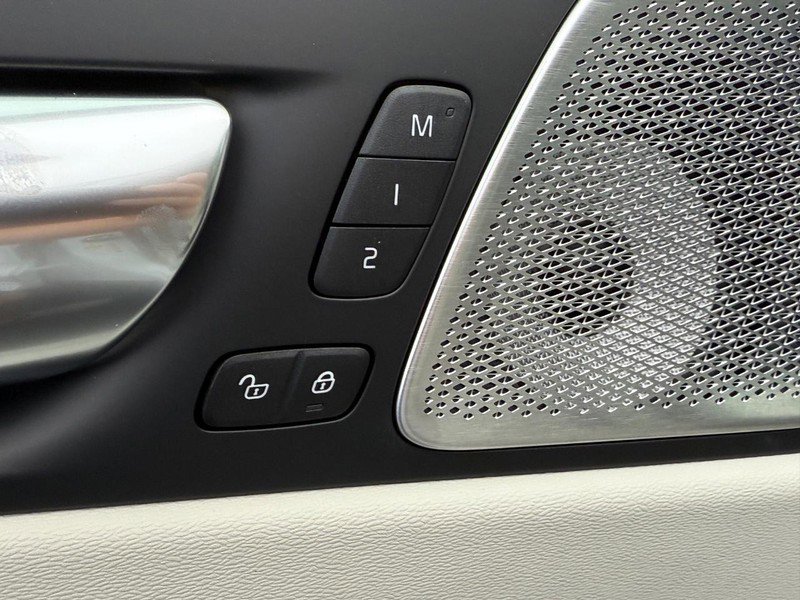 New 2026 Volvo XC60 B5 Ultra w/ Climate Package image 10