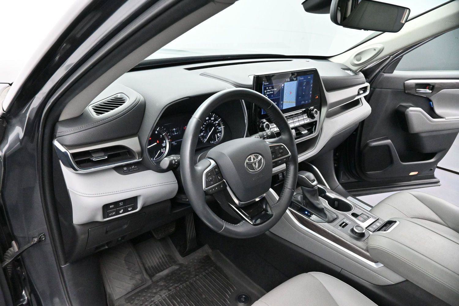 Used 2021 Toyota Highlander Limited AWD/4WD image 13