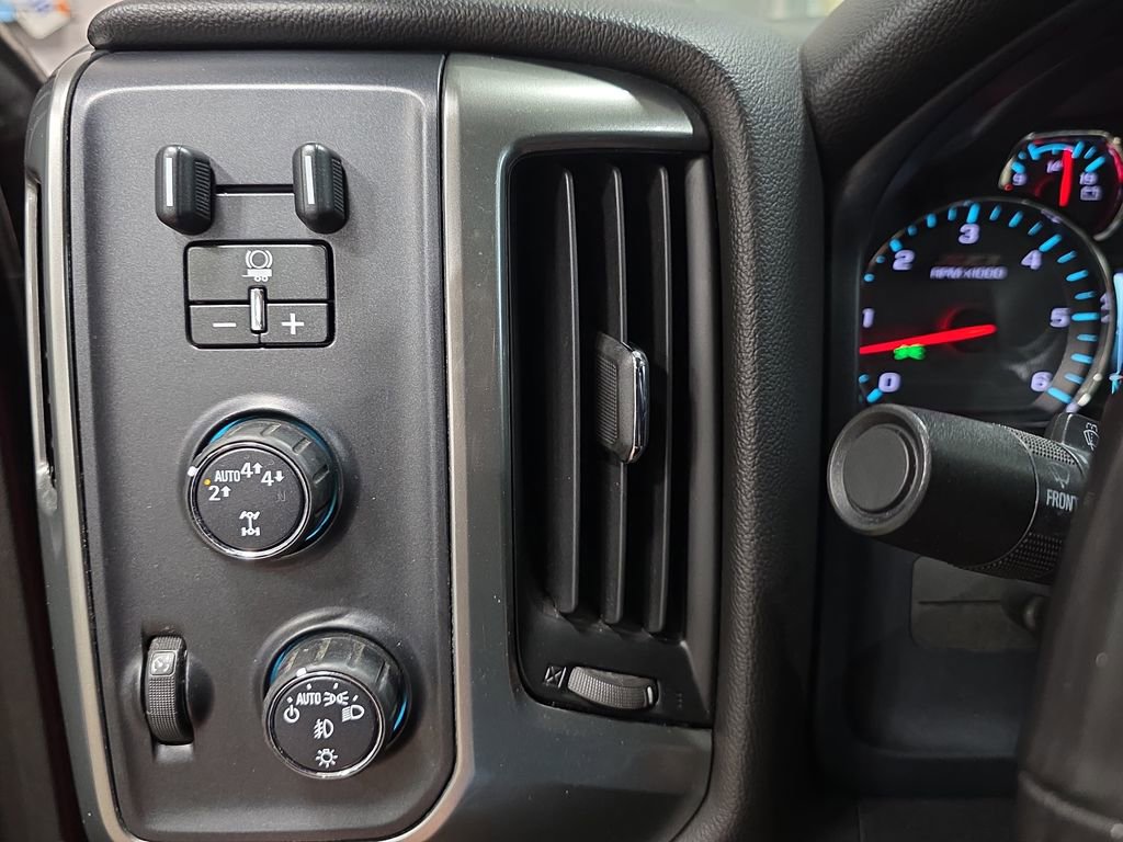 Used 2018 Chevrolet Silverado 1500 LT w/ All Star Edition AWD/4WD image 27