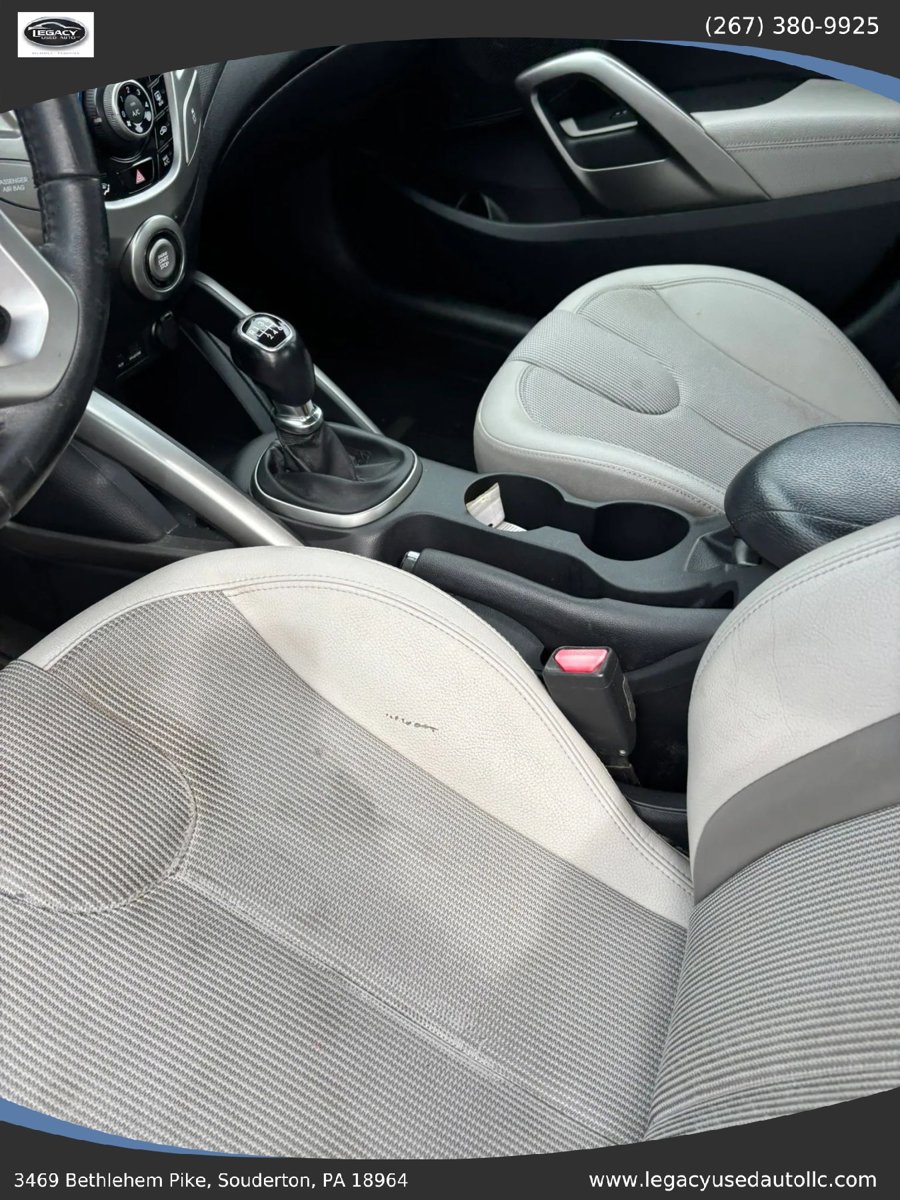 Used 2012 Hyundai Veloster w/ Style Pkg FWD image 18