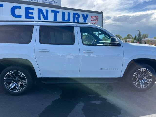 Used 2024 Jeep Wagoneer L Series II w/ Flexible Seating Group AWD/4WD image 12