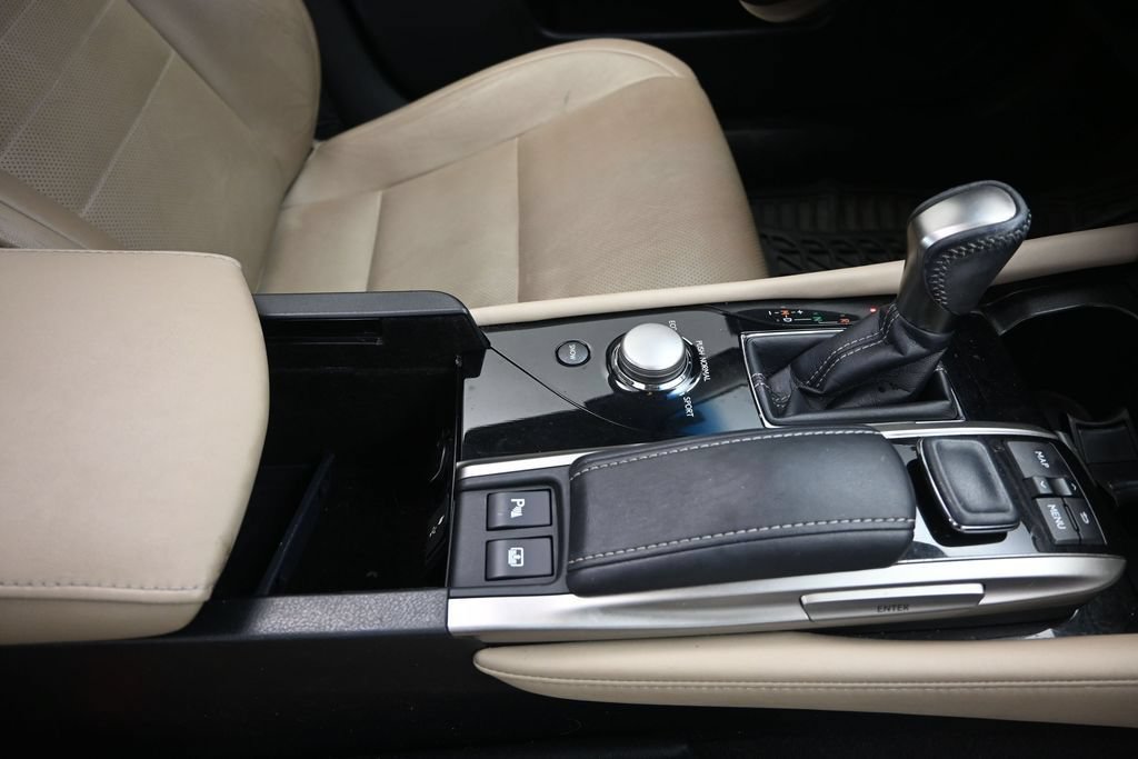 Used 2017 Lexus GS 350 w/ Preferred Accessory Package RWD image 27
