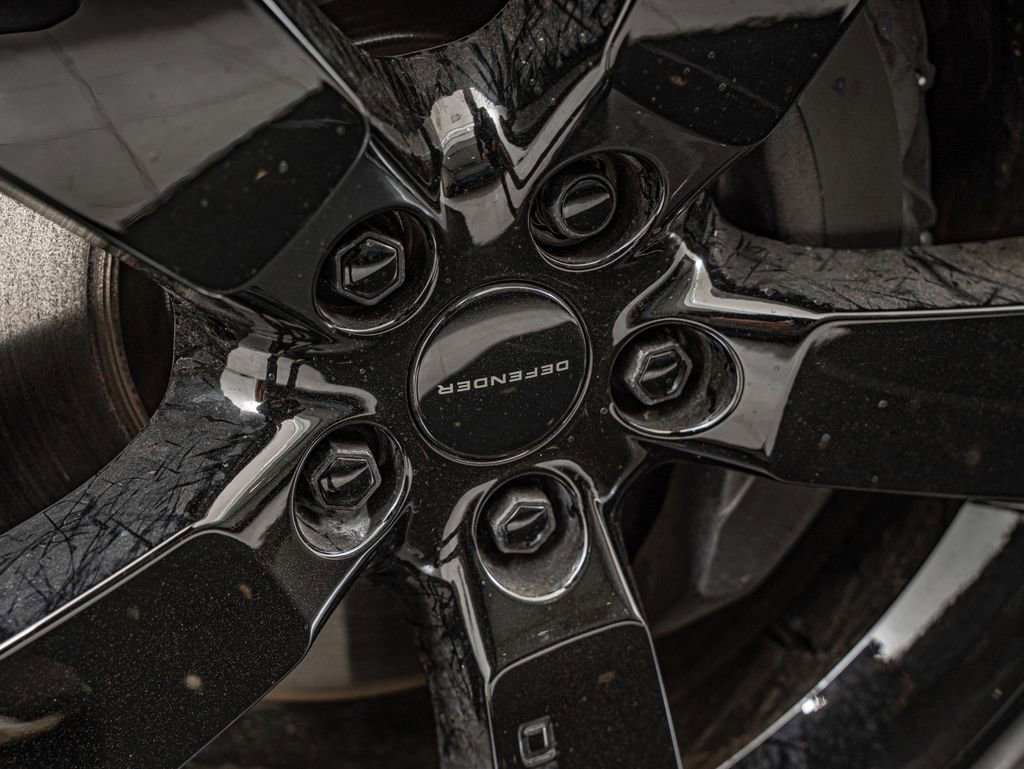 New 2026 Land Rover Defender 110 X-Dynamic SE image 11