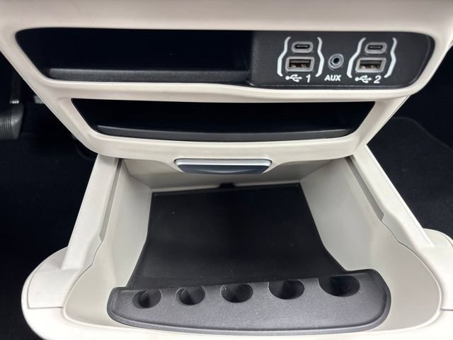 Used 2024 Chrysler Pacifica Limited FWD image 25
