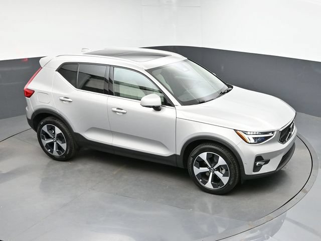 Used 2025 Volvo XC40 B5 Plus AWD/4WD image 42