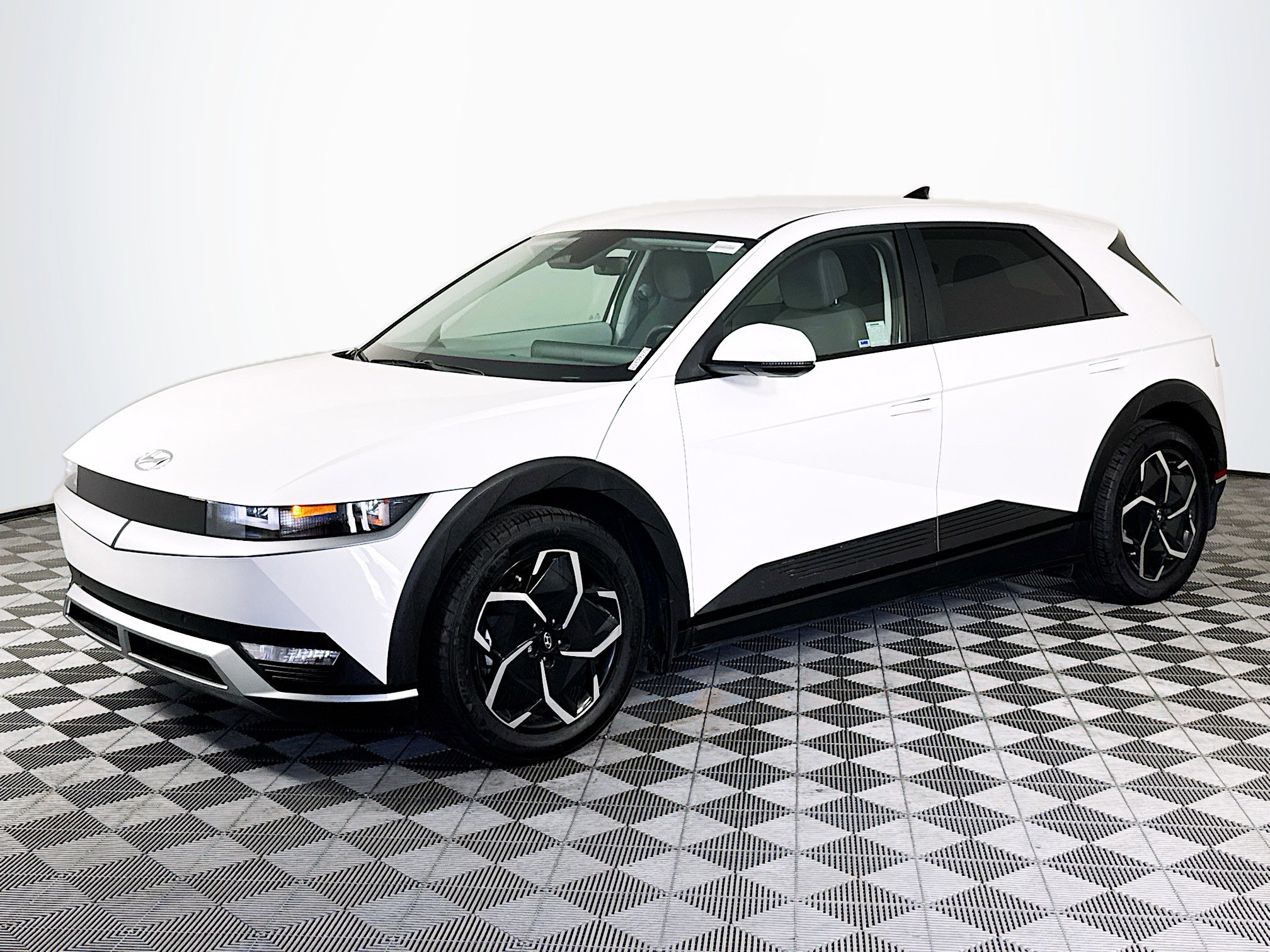 Used 2024 Hyundai Ioniq 5 SEL image 4