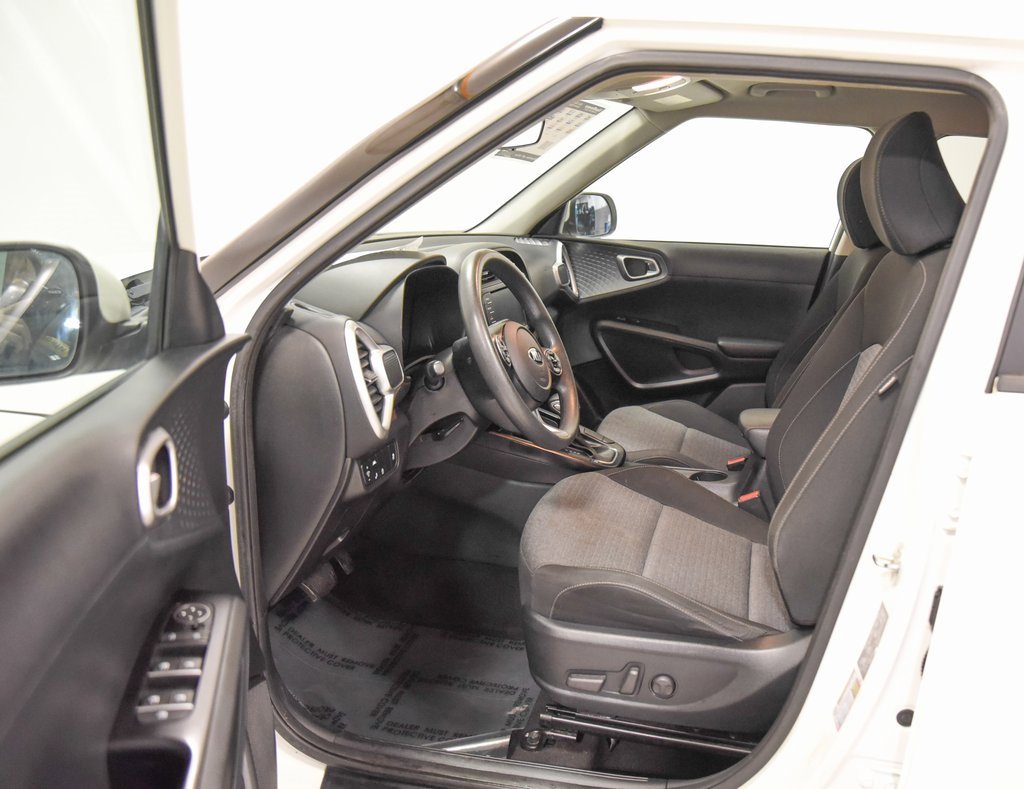 Used 2021 Kia Soul S image 2