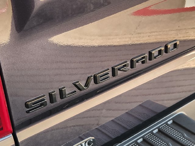 Used 2024 Chevrolet Silverado 1500 LT Trail Boss w/ Convenience Package II AWD/4WD image 9