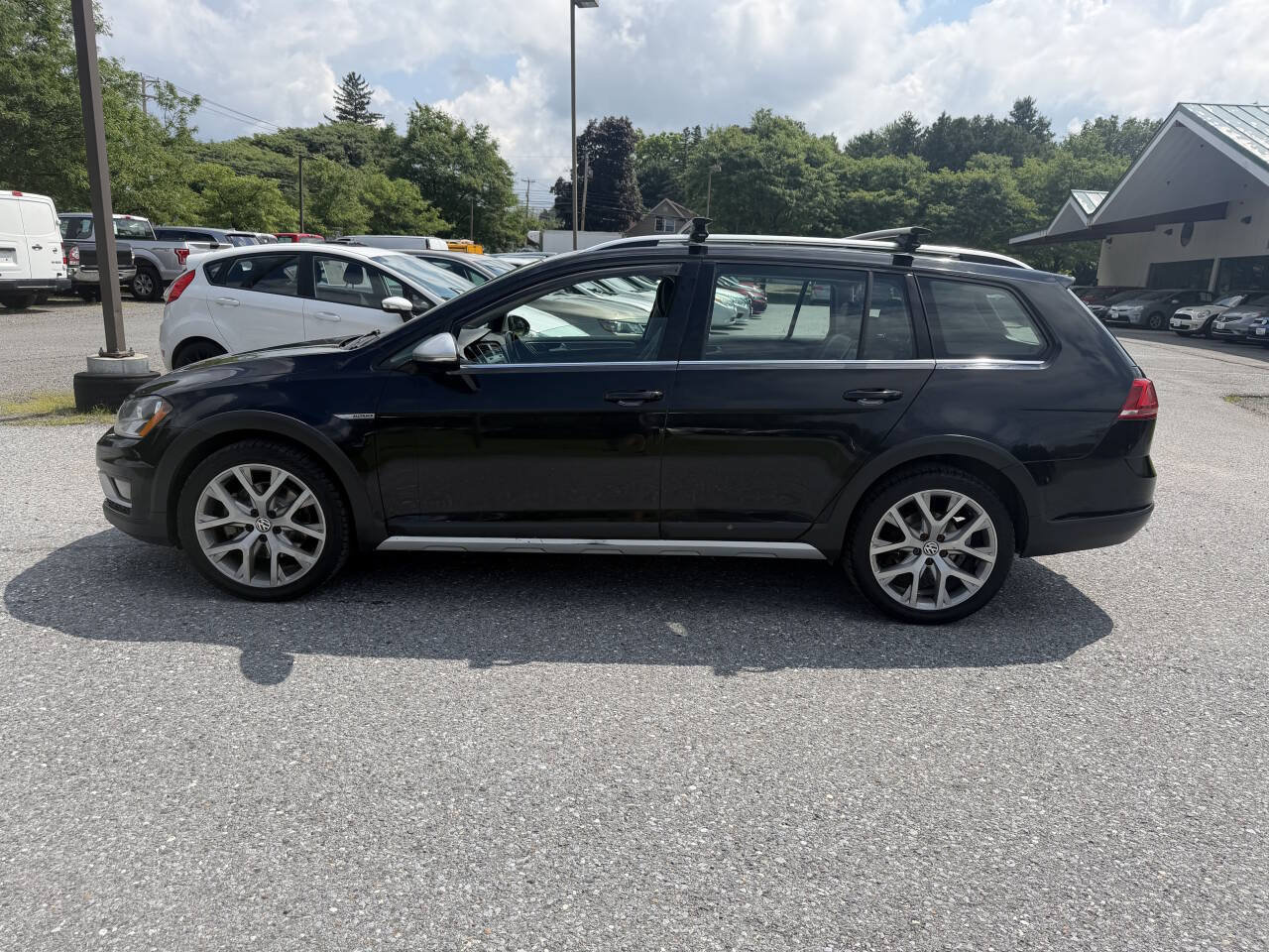 Used 2017 Volkswagen Golf Alltrack SEL AWD/4WD image 2