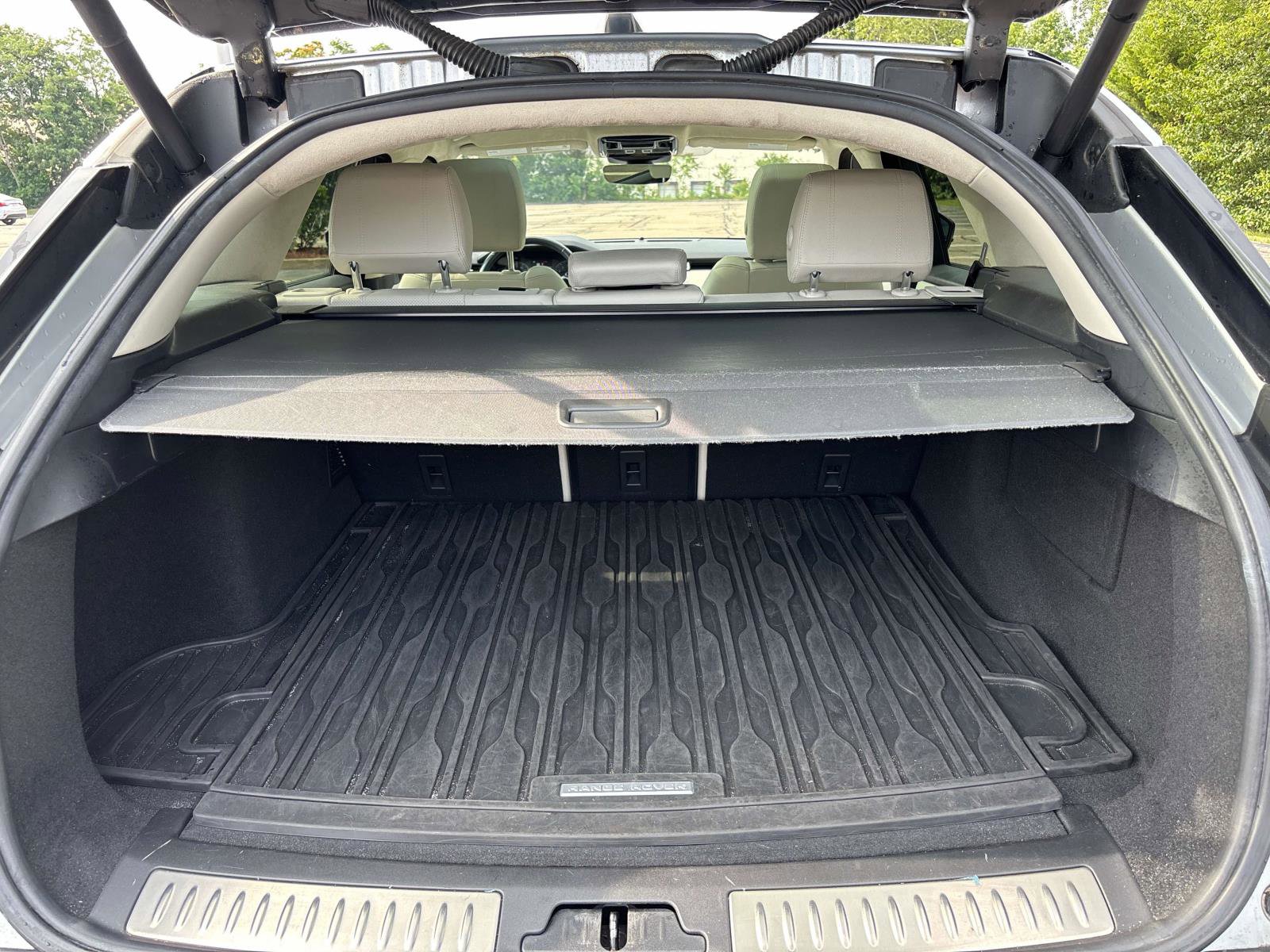 Used 2018 Land Rover Range Rover Velar S image 11