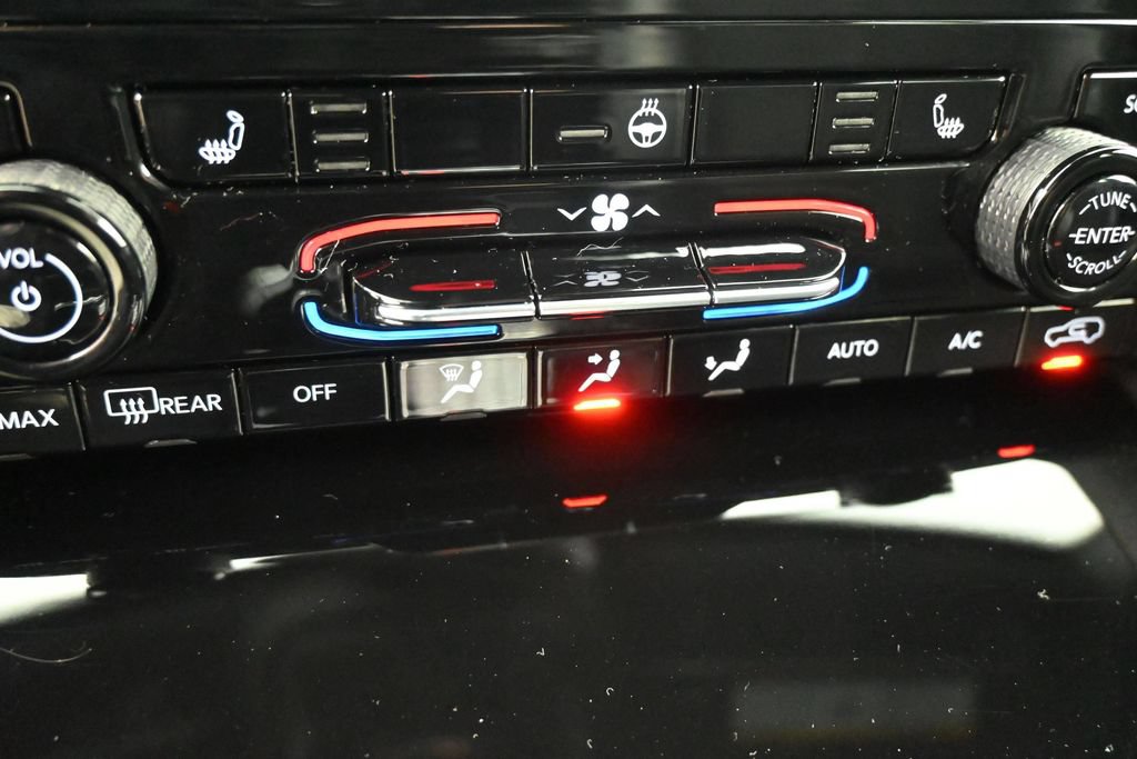 Used 2024 Jeep Grand Cherokee L Altitude AWD/4WD image 16