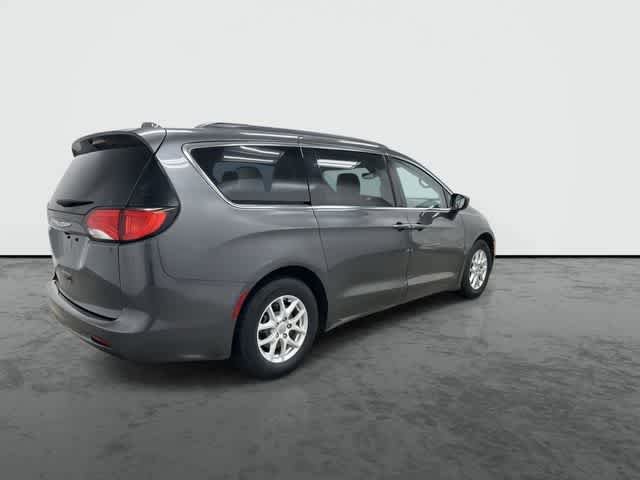 Used 2020 Chrysler Voyager Lxi FWD image 4
