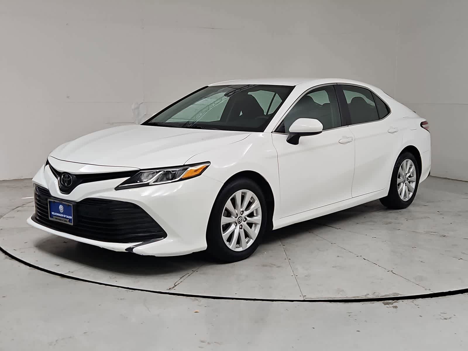 Used 2018 Toyota Camry LE FWD image 1
