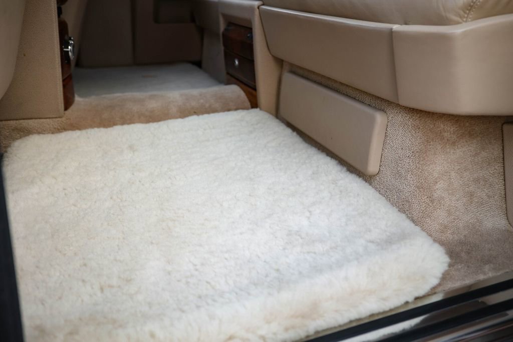 Used 2005 Rolls-Royce Phantom Sedan image 43