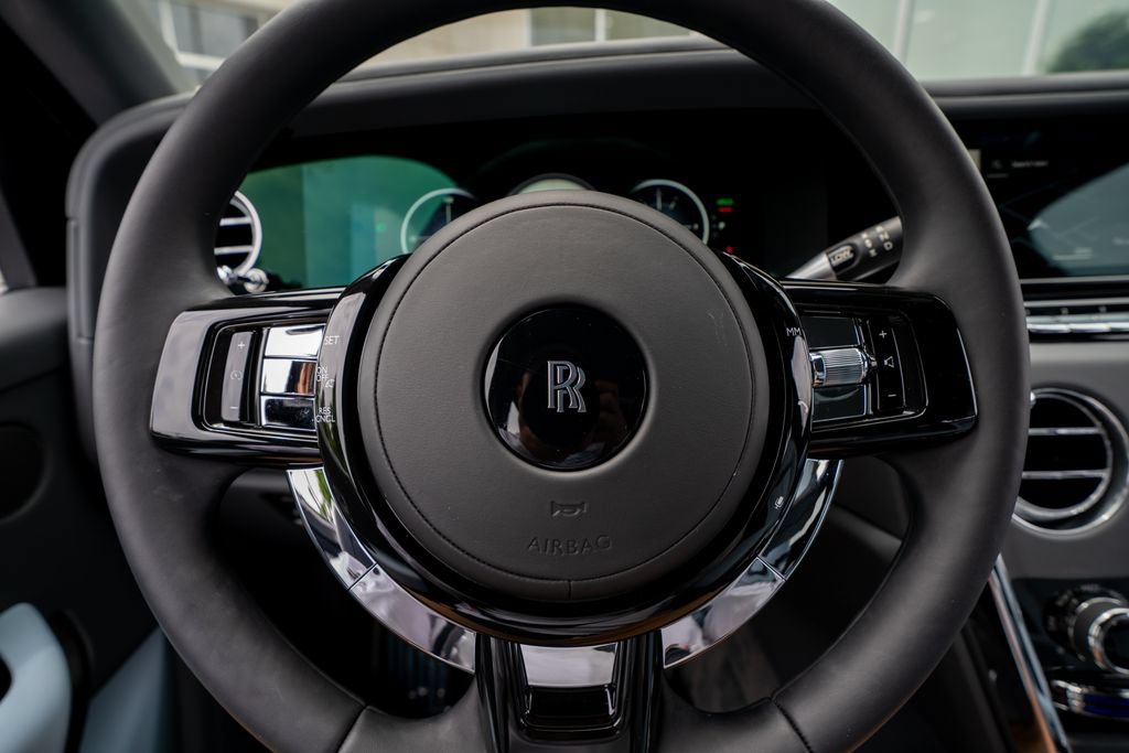 Used 2025 Rolls-Royce Cullinan AWD/4WD image 35