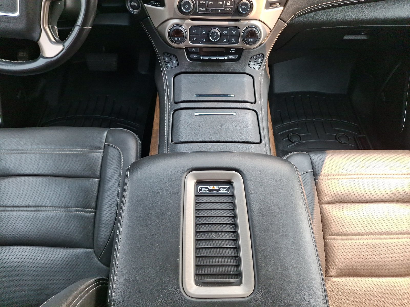 Used 2019 GMC Yukon Denali AWD/4WD image 13