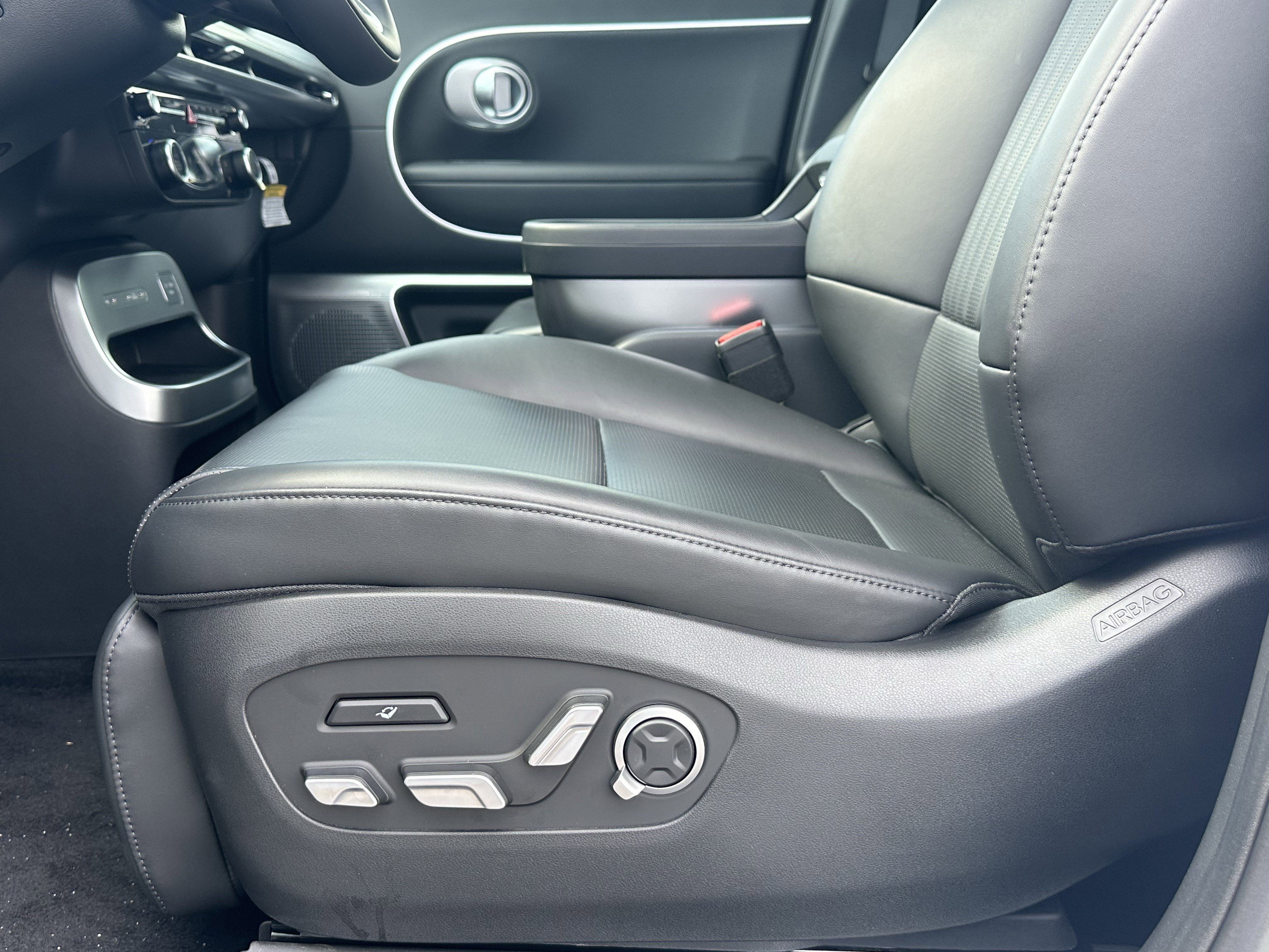 New 2026 Hyundai Ioniq 9 Calligraphy image 11