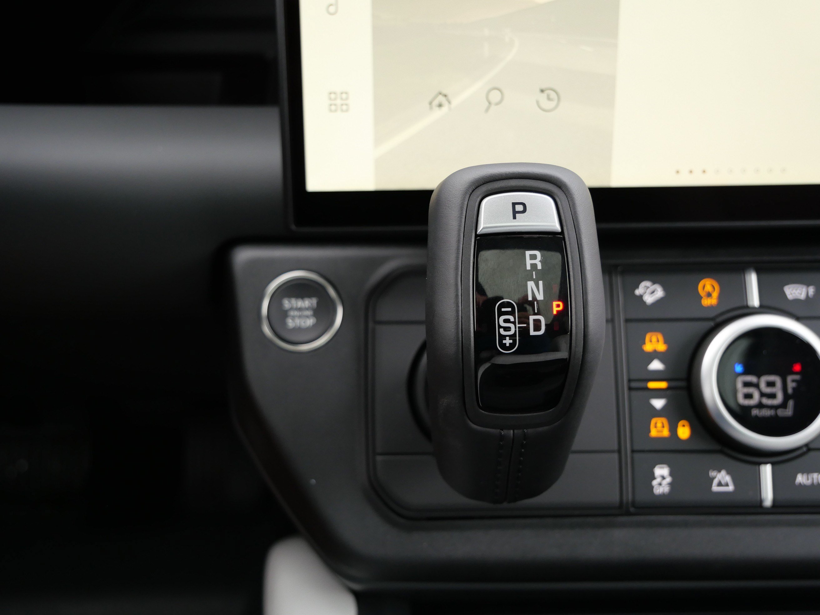 New 2026 Land Rover Defender 130 X-Dynamic SE AWD/4WD image 9