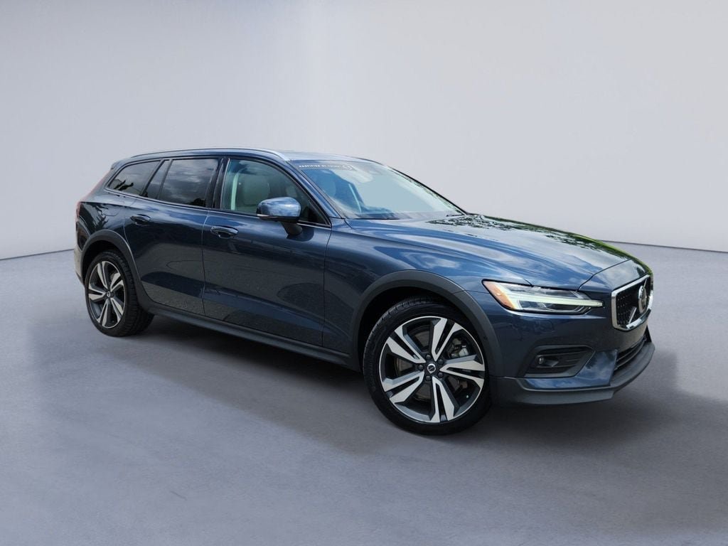 Certified 2024 Volvo V60 B5 Cross Country Plus w/ Protection Package Premier AWD/4WD image 2