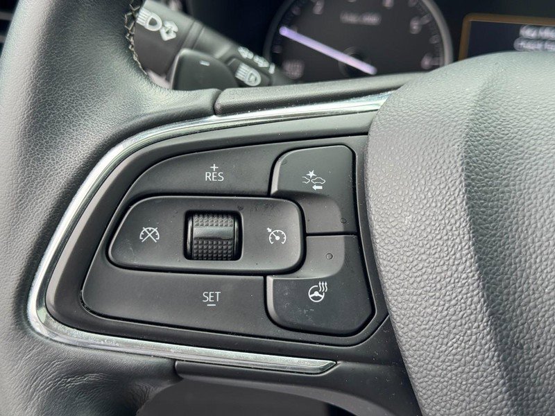 Used 2022 Buick Envision Essence w/ Safety Package image 18