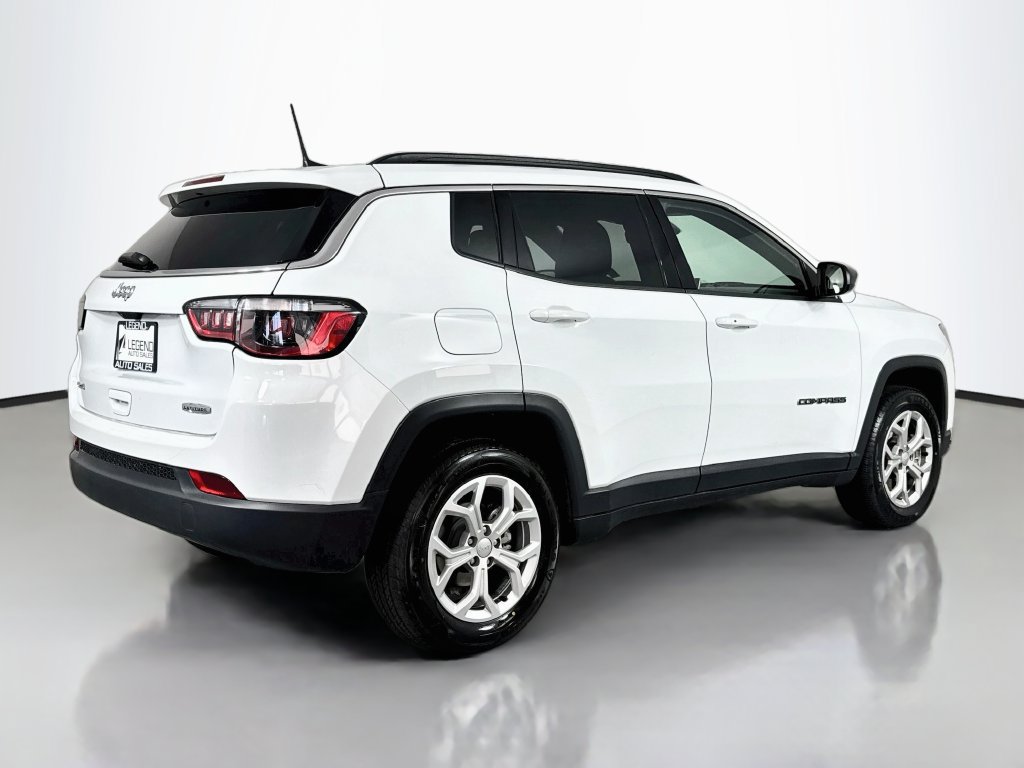 Used 2024 Jeep Compass Latitude AWD/4WD image 7