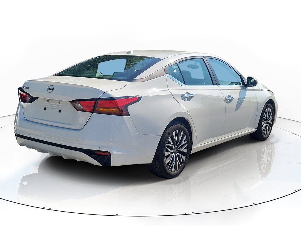 Used 2025 Nissan Altima 2.5 SV FWD image 4