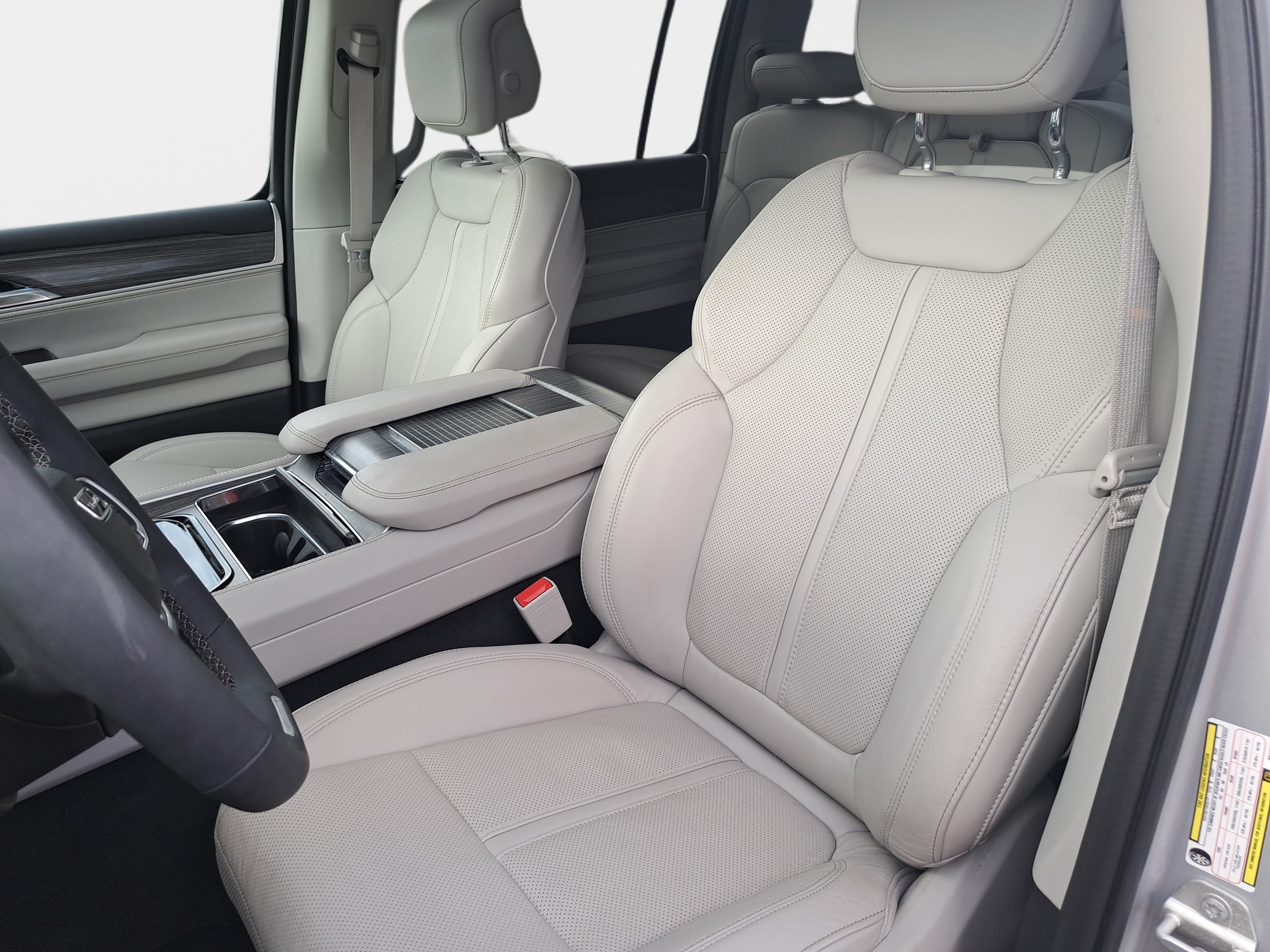 Used 2024 Jeep Wagoneer Series II w/ Premium Group I AWD/4WD image 17
