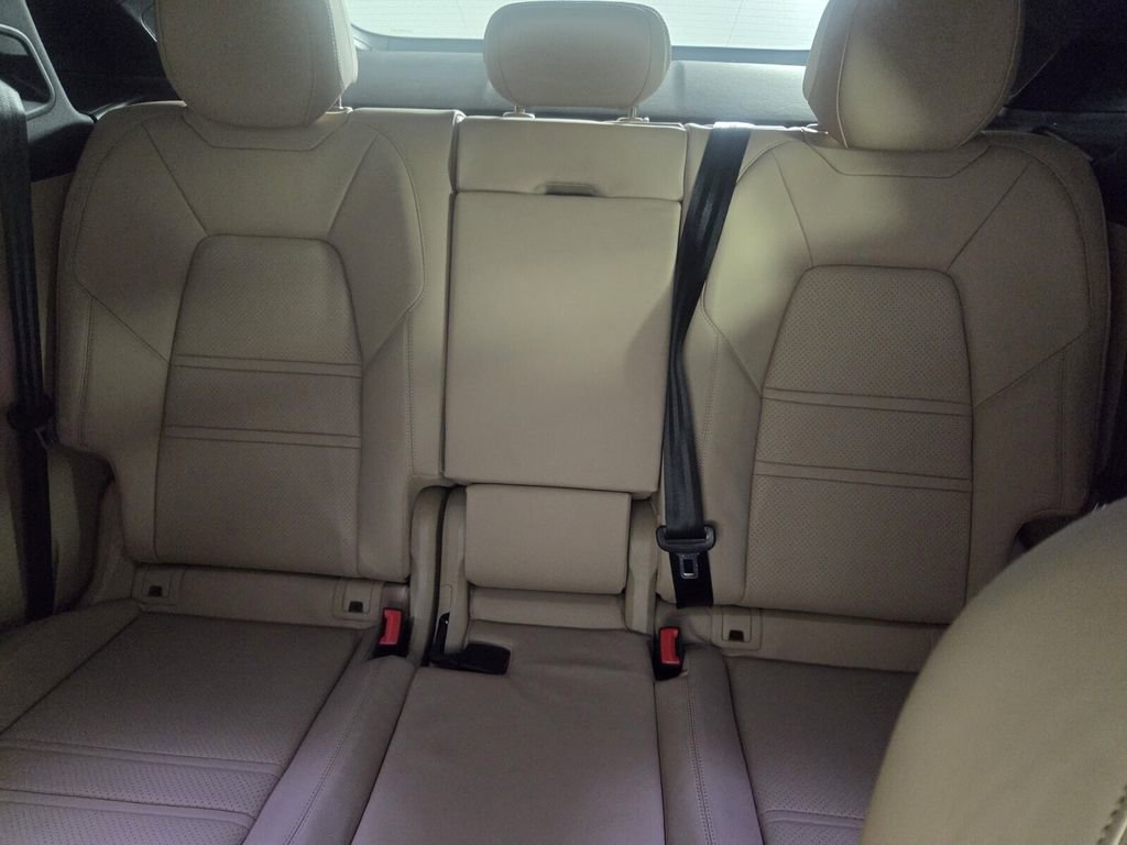 Used 2023 Porsche Cayenne Platinum Edition image 24