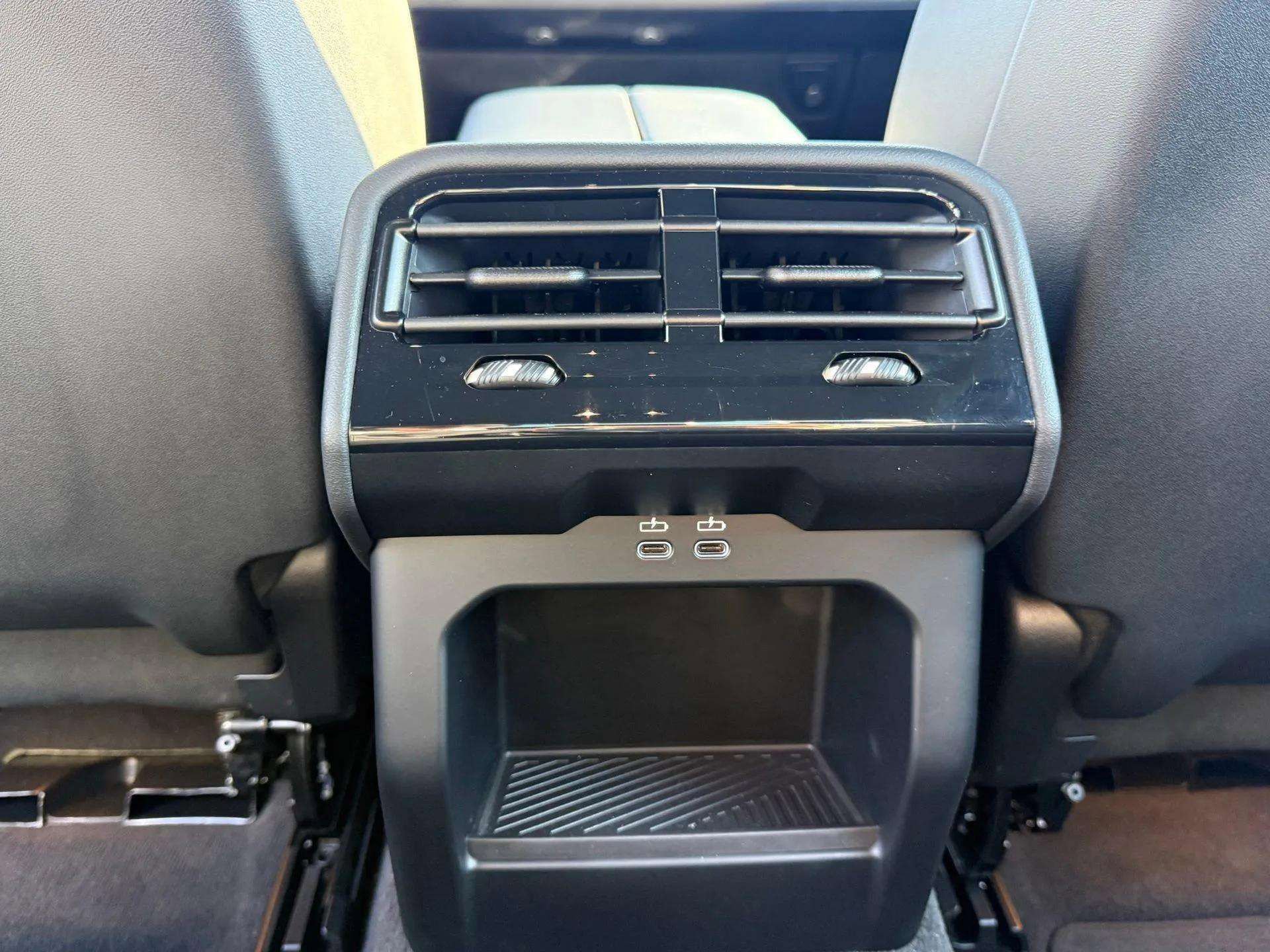 Used 2024 BMW 530i xDrive w/ Premium Package image 33
