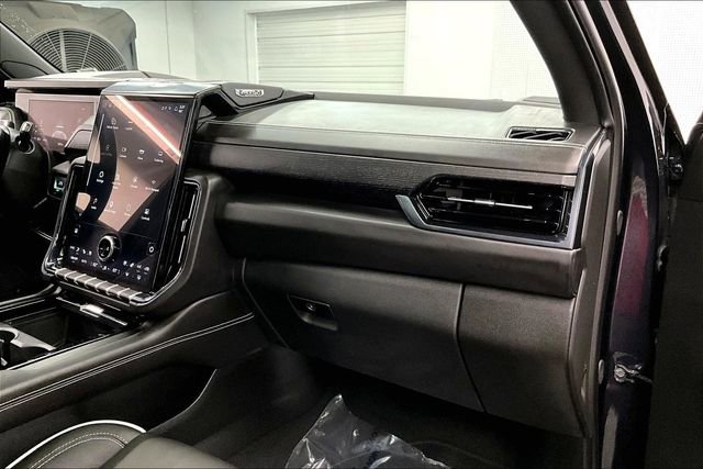 Used 2025 GMC Yukon AT4 Ultimate AWD/4WD image 20