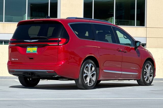 New 2026 Chrysler Pacifica Pinnacle image 4