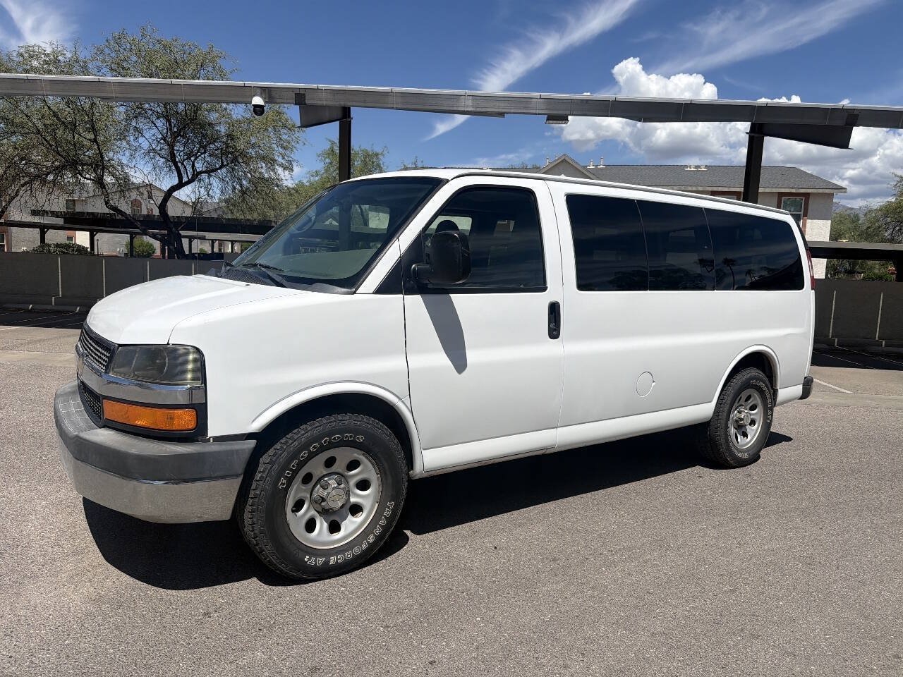 Used 2011 Chevrolet Express 1500 LT w/ LT Preferred Equipment Group RWD image 3