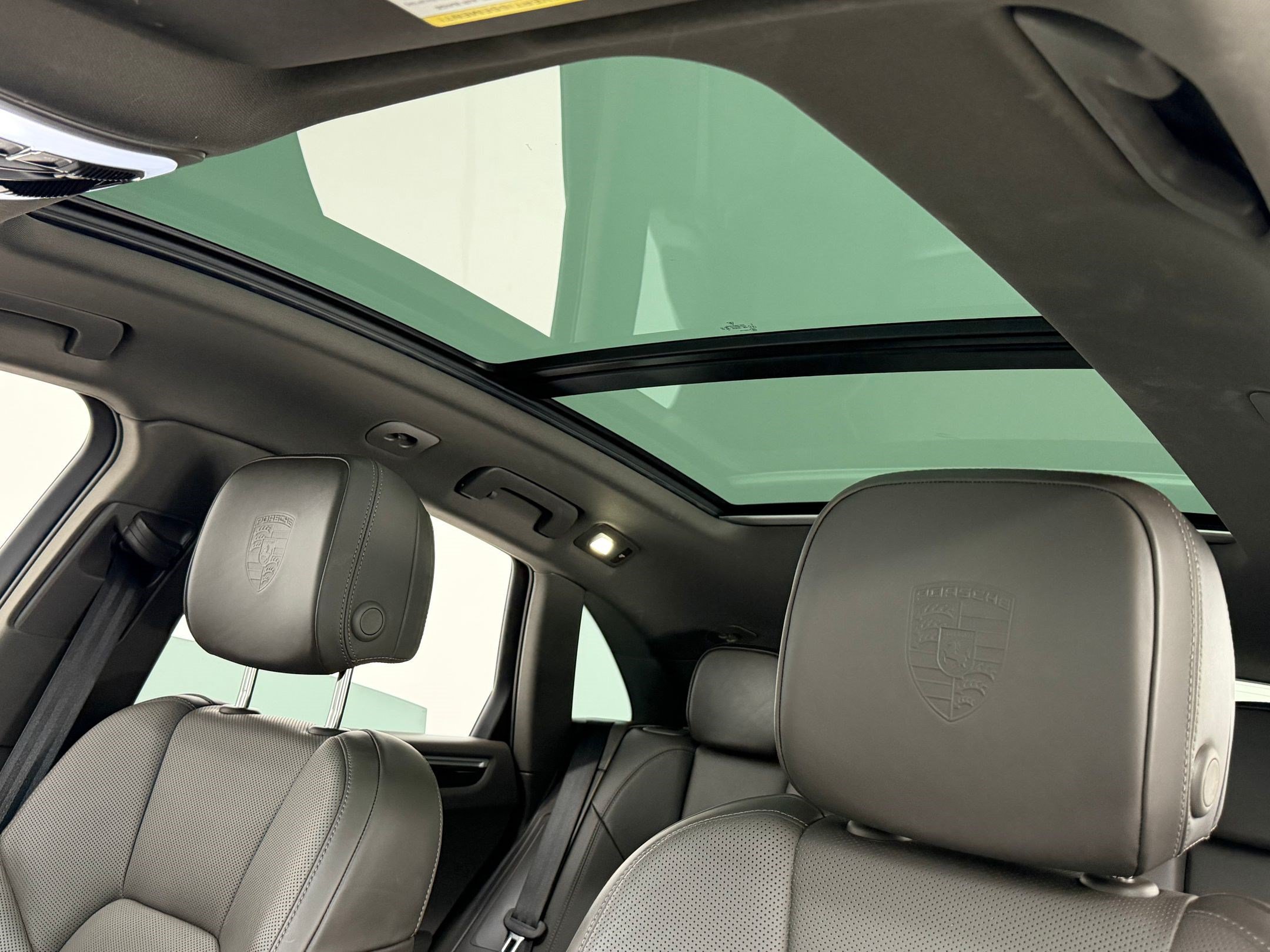 Certified 2024 Porsche Macan S AWD/4WD image 23