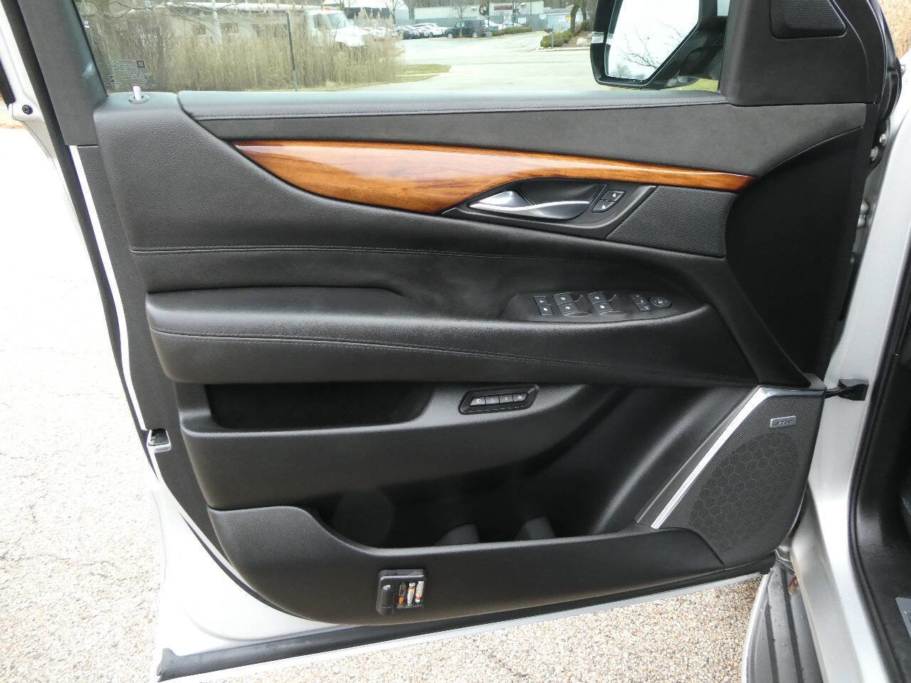 Used 2015 Cadillac Escalade ESV Luxury image 26