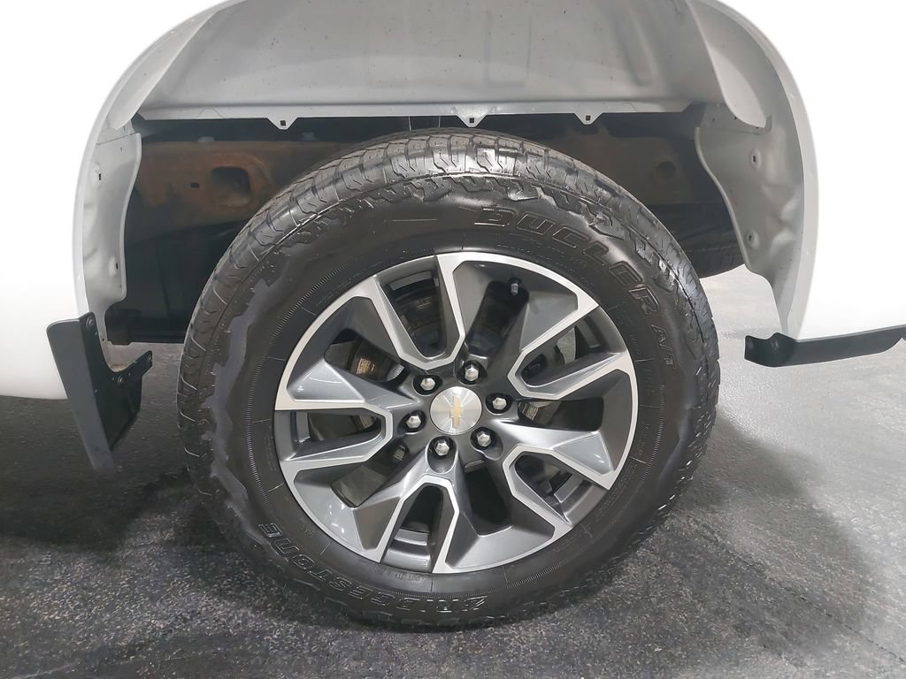 Used 2024 Chevrolet Silverado 1500 LT AWD/4WD image 33
