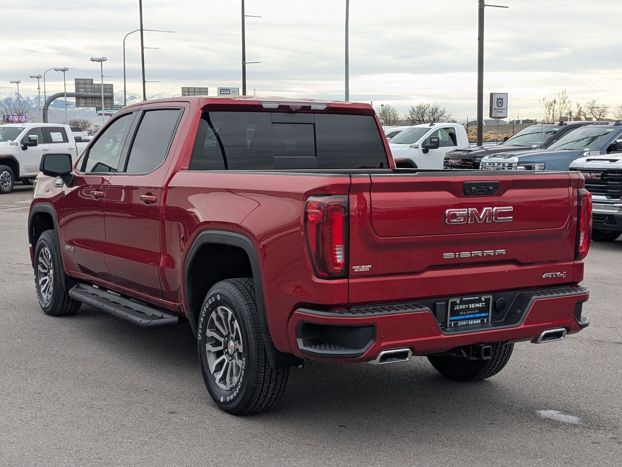 Certified 2022 GMC Sierra 1500 AT4 w/ AT4 Premium Package image 4